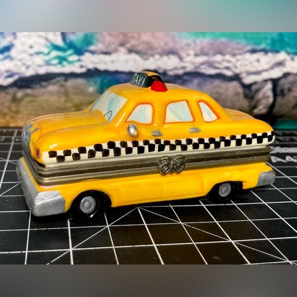 RARE Vintage Yellow Taxi Cab Limoges Style Hinged Trinket Box - Picture 5 of 15